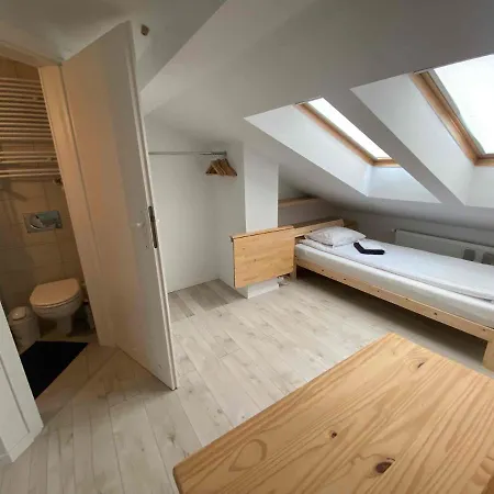 Apartment Kleine Schoene Doppelhaushaelfte Czestochowa