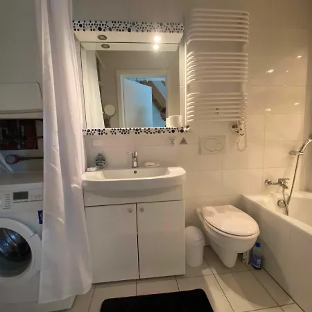 Apartment Kleine Schoene Doppelhaushaelfte Czestochowa