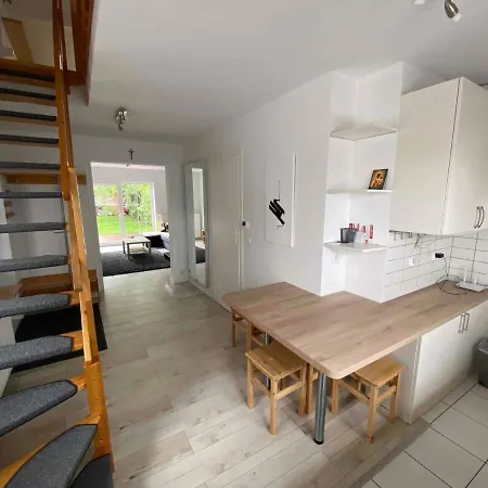 Apartment Kleine Schoene Doppelhaushaelfte *