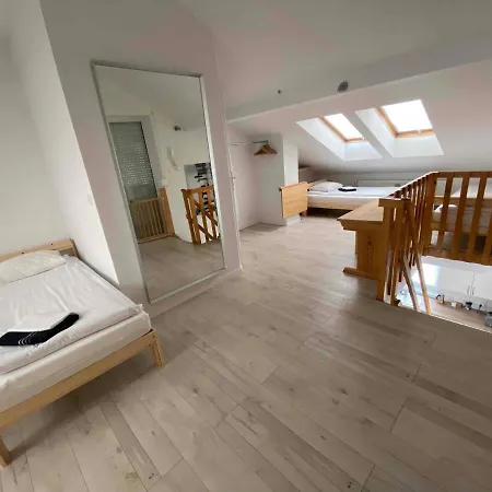 Kleine Schoene Doppelhaushaelfte Appartement *