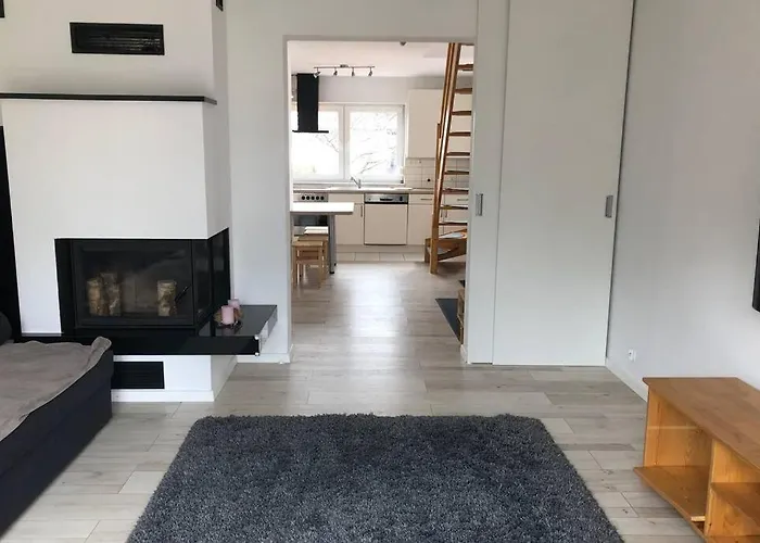 Kleine Schoene Doppelhaushaelfte