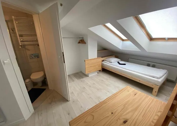 Appartement Kleine Schoene Doppelhaushaelfte Częstochowa