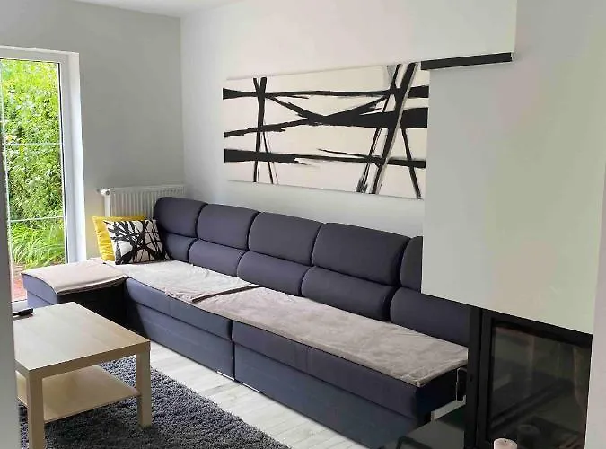 Kleine Schoene Doppelhaushaelfte * צ'סטוצ'ובה